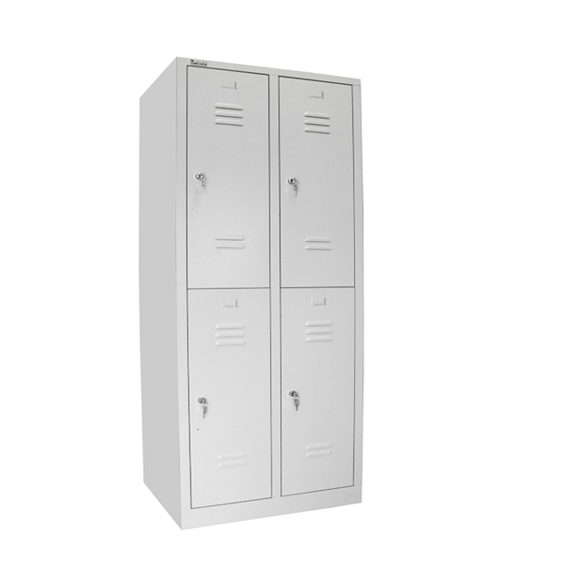 Metalno garderobni ormar sa 4 vrata.